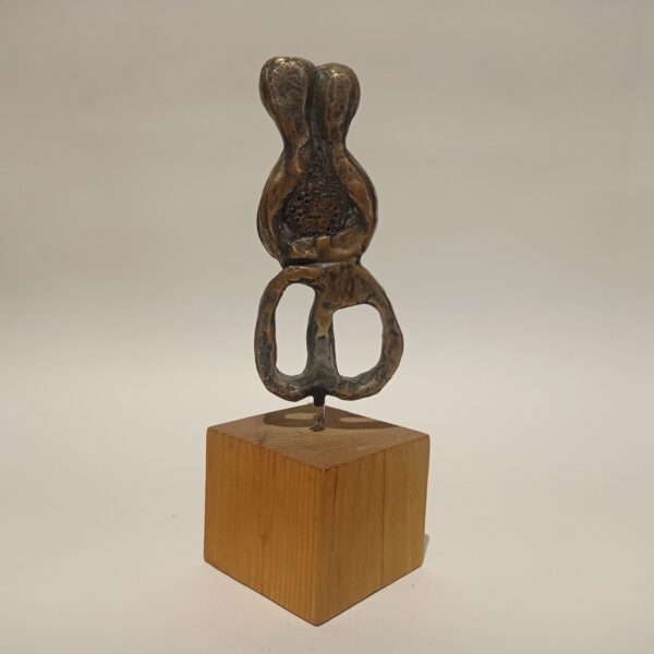 bronze twin gods statue made with casting technique