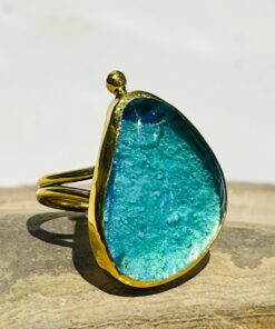 Üçgen Formda Güverseli Mavi Yüzük